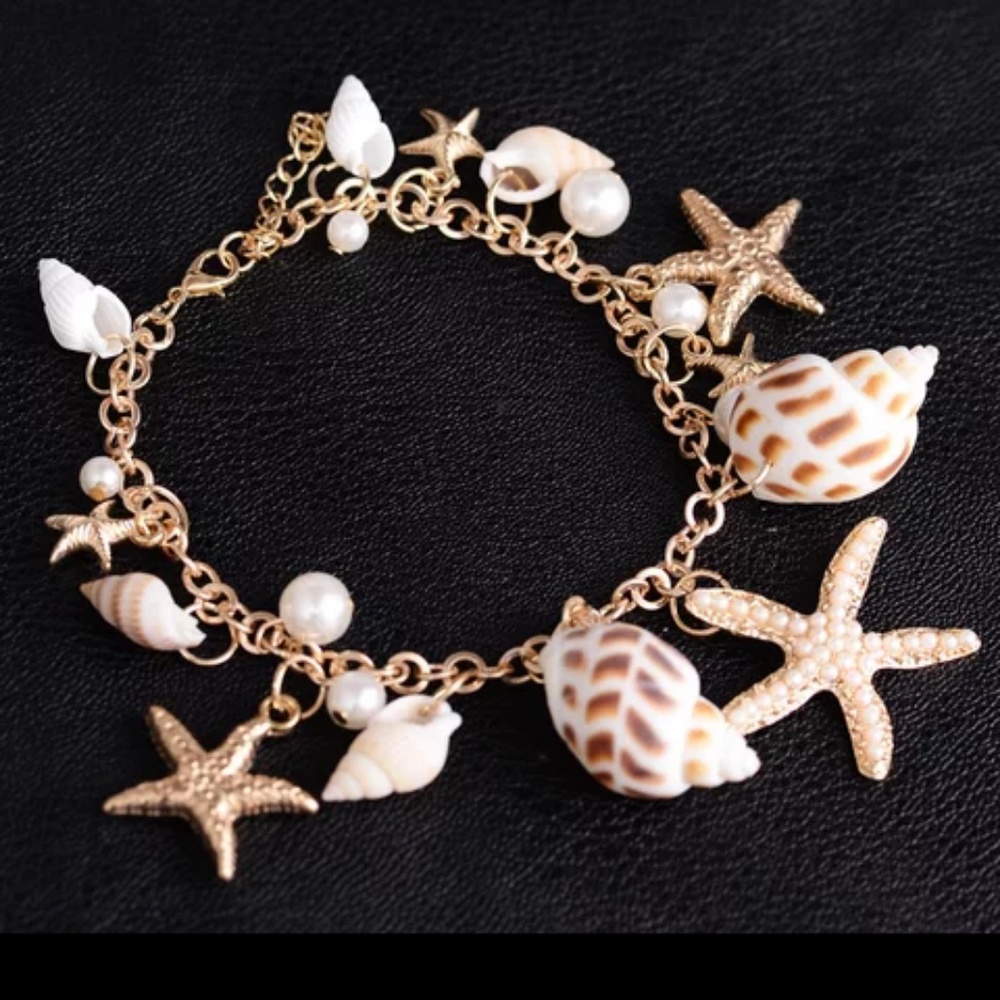 Elegant Seashells Bracelet